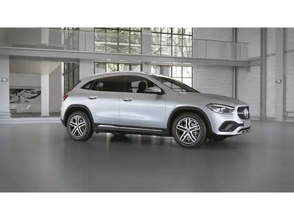 MERCEDES-BENZ GLA 180 (3/17)