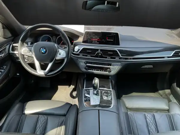 BMW 740D XDRIVE (12/17)