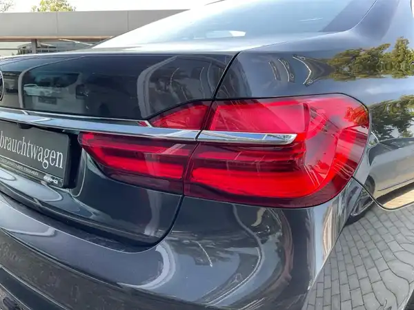 BMW 740D XDRIVE (8/17)