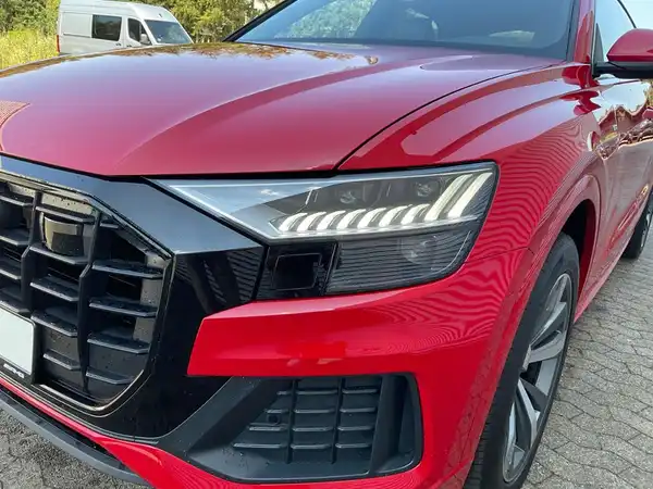 AUDI Q8 (2/20)