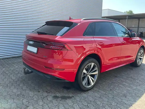 AUDI Q8 (12/20)