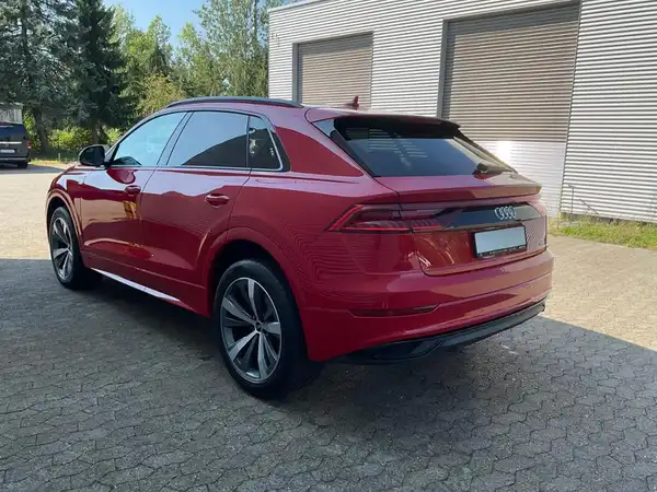 AUDI Q8 (8/20)