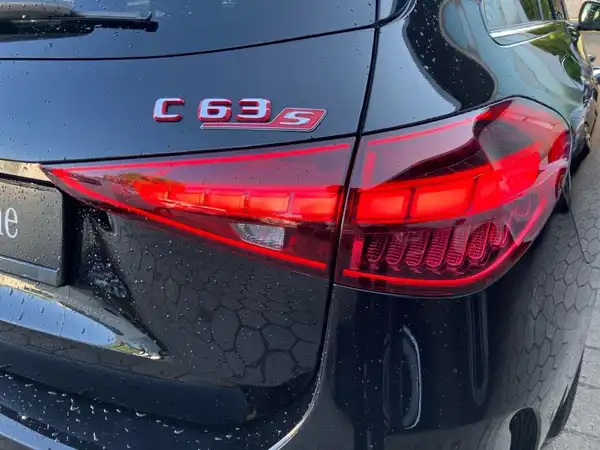 MERCEDES-BENZ C 63 S T AMG (13/18)