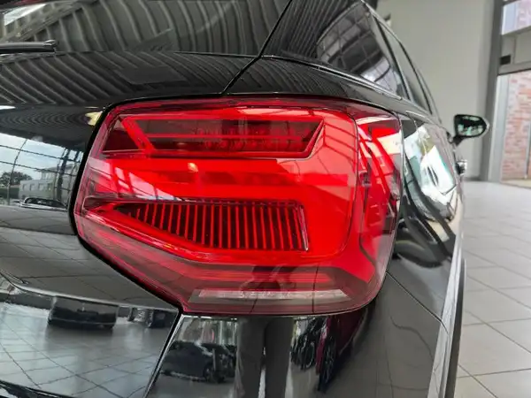 AUDI SQ2 (10/20)